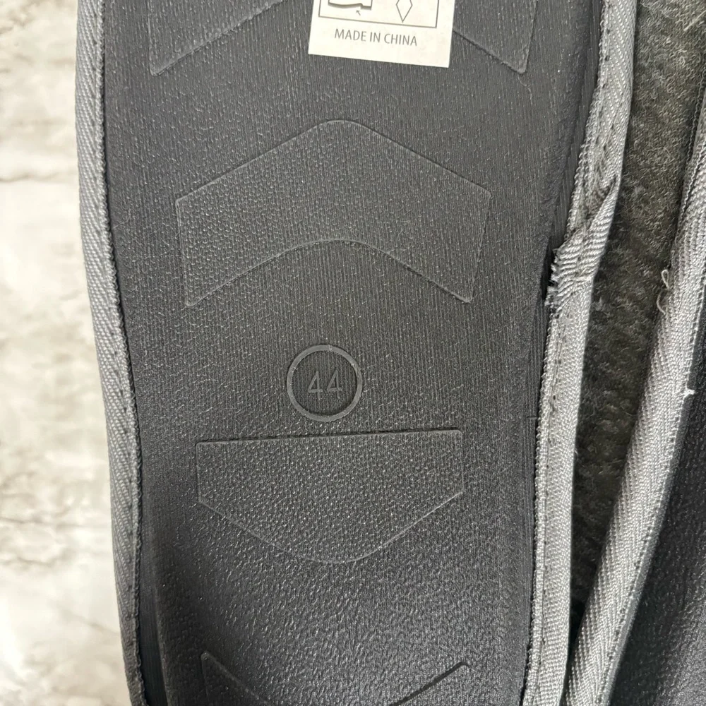 Men’s Gray Slide On Plaid Slippers Size Men’s (44) 10-11